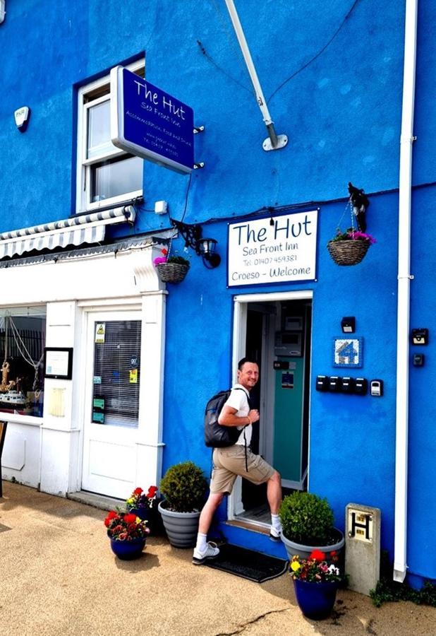 The Hut Wales - A Sea Front Inn Holyhead Exterior photo